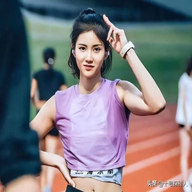 足球杯赛焦点对决分析：阵容与策略深度解读